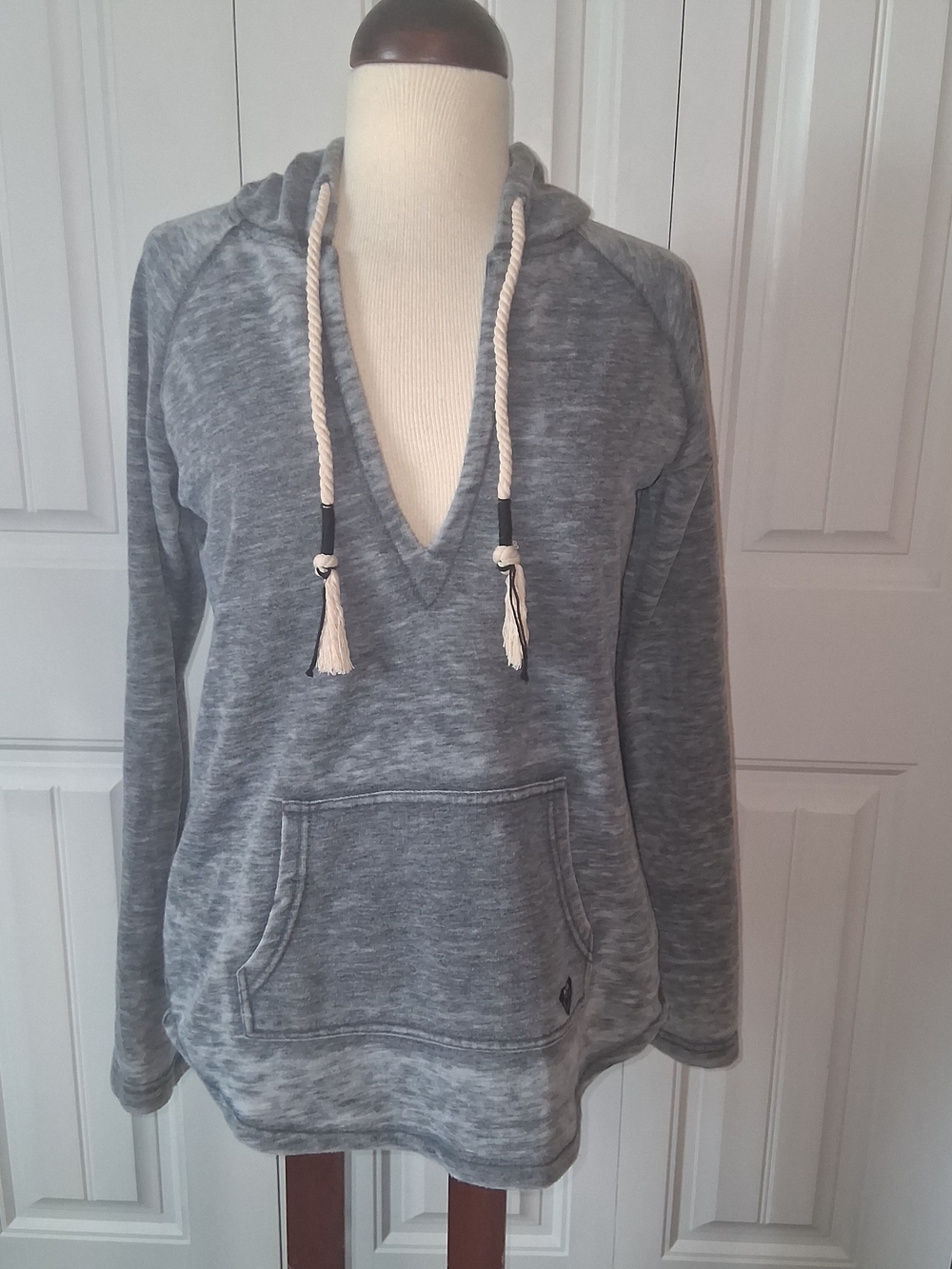 RoxyRo Women's Gray V-Neck Lighweight Pullover Hoodie US Size M GUC